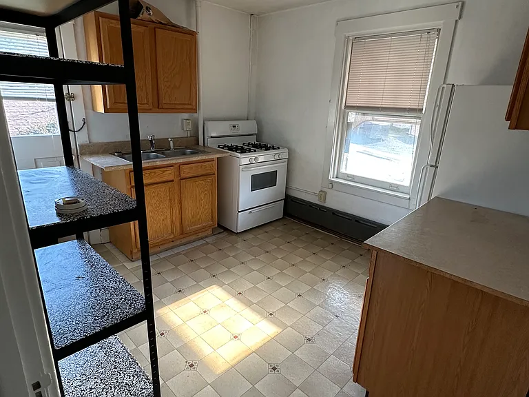 2 E Elm St — Photo 8