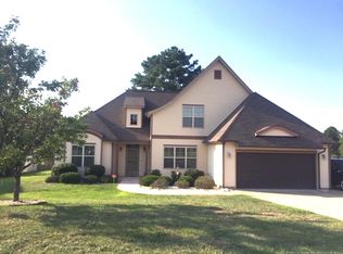 210 Heathrow Dr, Spring Lake, NC 28390