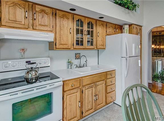 4th image of 10 Keats Ct