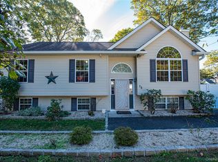 72 Clinton Ave, Mastic, NY 11950