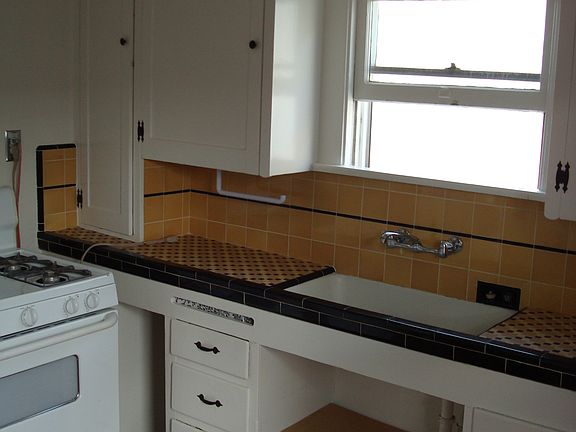 Kitchen Sink & Oven/Stove