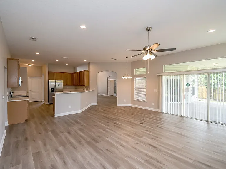 672 Mandy Oaks Dr — Photo 5