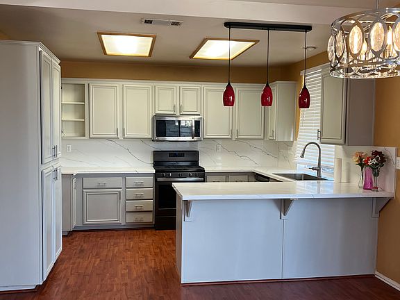3rd image of 383 Camden Ct