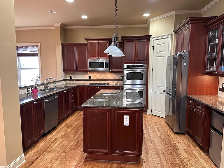 3258 Kentworth Ln — Photo 8
