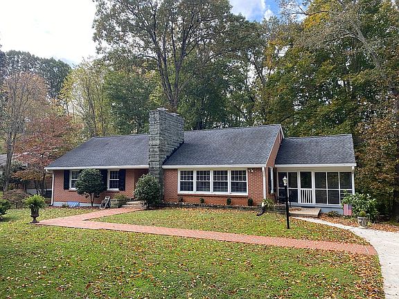 2nd image of 2919 Ravenwood Dr