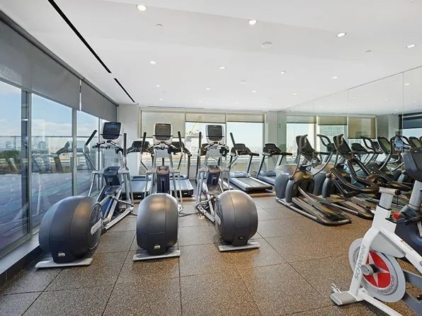 300 East 40th Street image 13 of 14