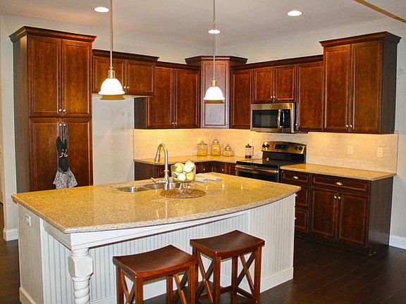 3rd image of 1279 Cantebury Dr