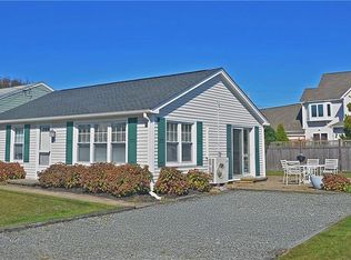 8 Pocono Rd, Narragansett, RI 02882
