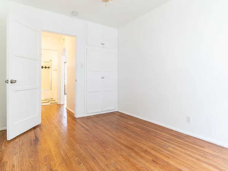 357 S Hoover St #4 — Photo 6