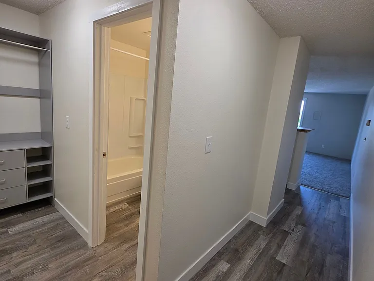 Nob Hill Apartments — Photo 5
