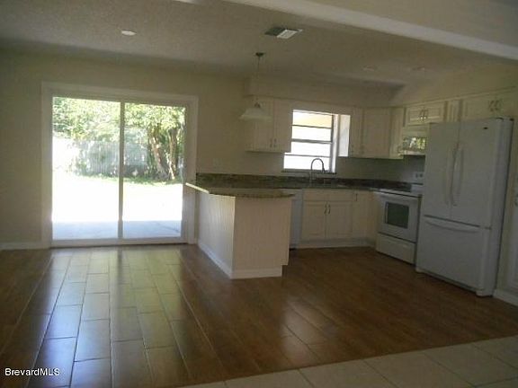 5th image of 1017 Lakemoor Blvd