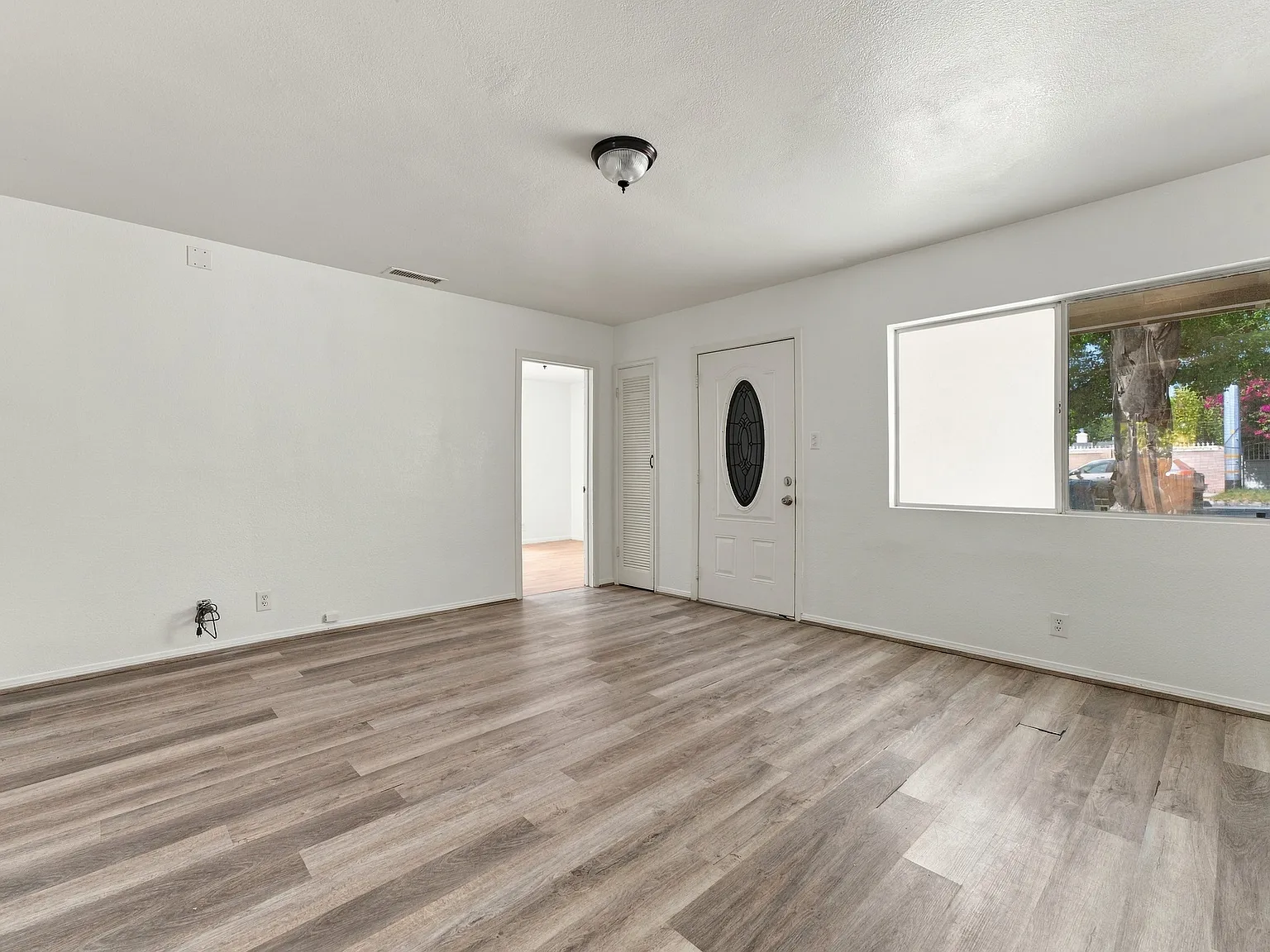 3 bed, 1000 sqft, $3,200 — Photo 4