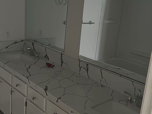 3rd image of 580 Camino De La Reina Unit 222
