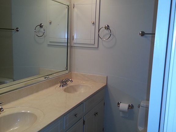 Hall way full bathroom