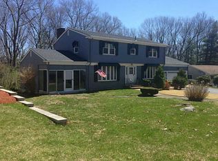 43 Maplecrest Dr, Smithfield, RI 02828
