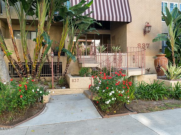 3rd image of 837 N West Knoll Dr APT 117