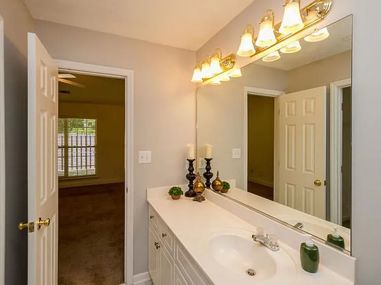 227 Caldwell Cir — Photo 7