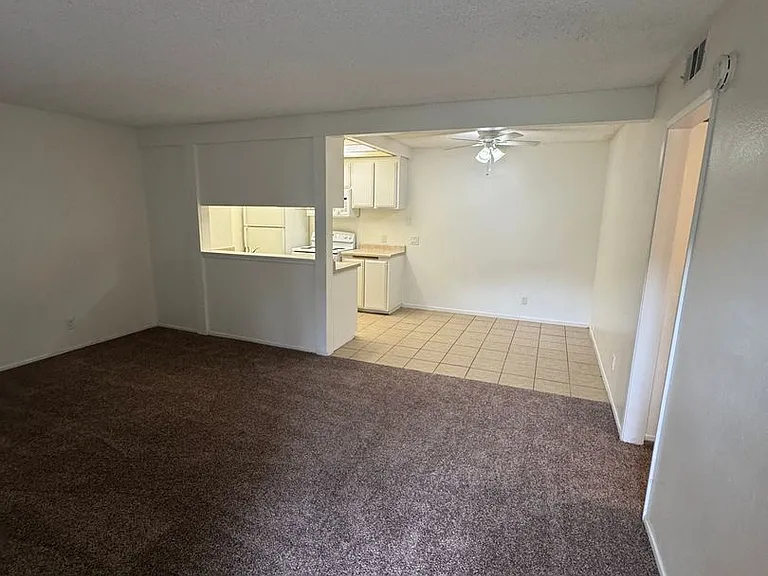 1735 E Washington St #E11 — Photo 9