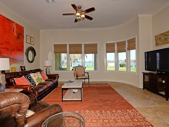 2nd image of 350 Killarney Dr