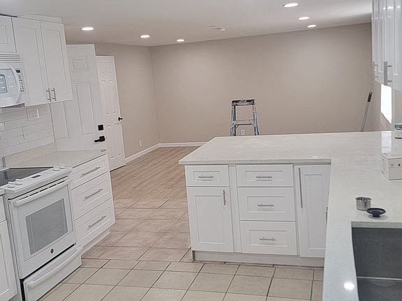 3rd image of 3251 Krameria St