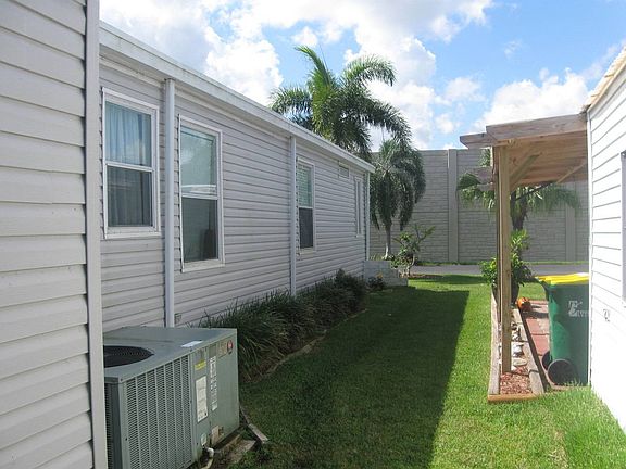 3rd image of 609 Waveside Dr