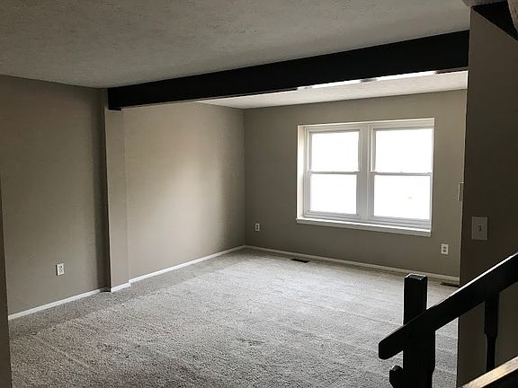 5th image of 4583 Middlecourt Dr