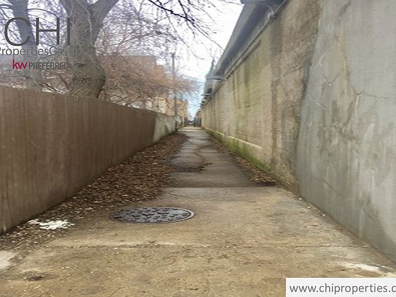5th image of 3024 W Bloomingdale Ave