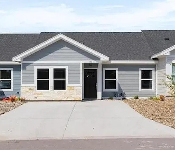 3 bed, 2.0 bath, 1224 sqft, $1,300 — Photo 1