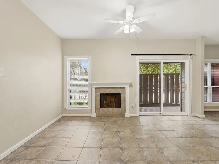 2025 Augusta Dr #605 — Photo 3