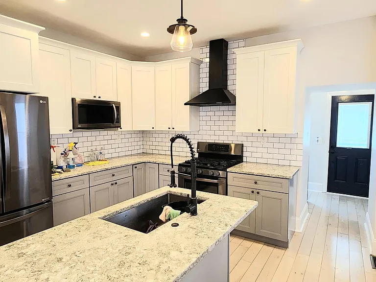 332 Kingsley St — Photo 3