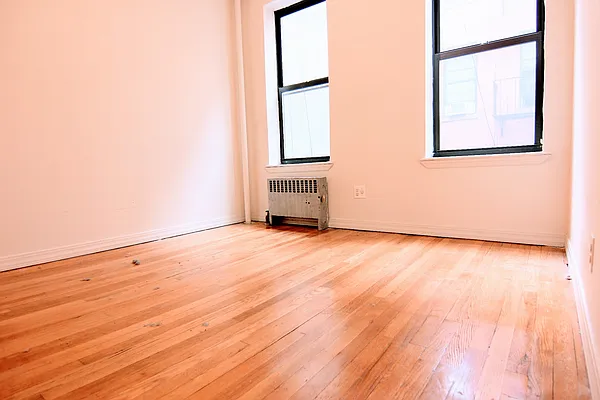 Rented by HOLTON REAL ESTATE INC. | media 21