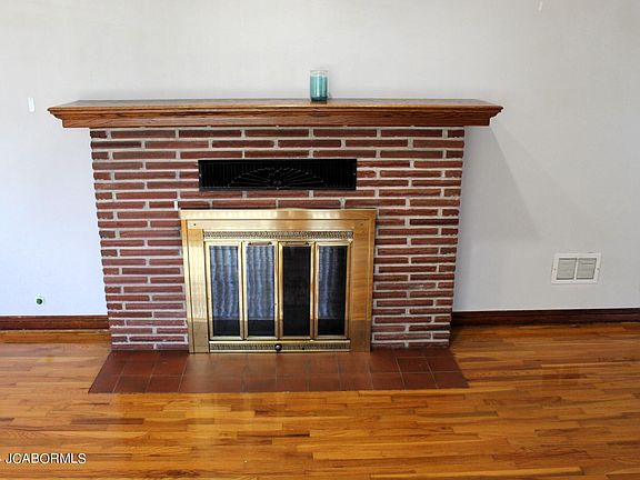 3rd image of 1613 Payne Dr