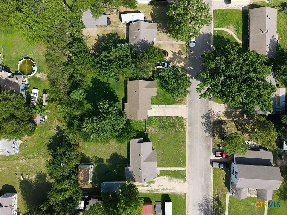 2nd image of 204 E 16th St