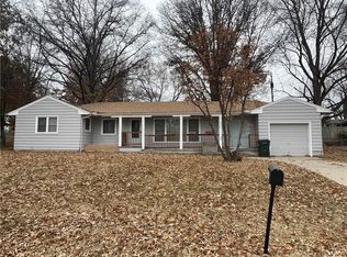 1610 Dakota St, Leavenworth, KS 66048