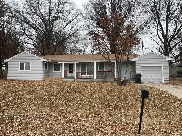 1610 Dakota St, Leavenworth, KS 66048