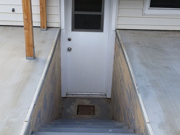 Basement/Cellar entry