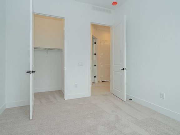5th image of 171 Sun Glaze Ave