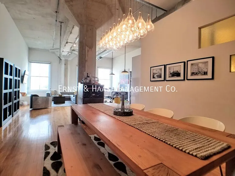 115 W 4th St #210 — Photo 9