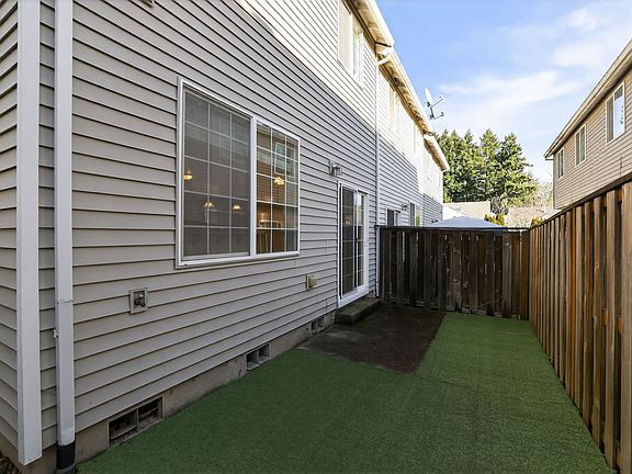 3rd image of 6568 NE Deer Run St