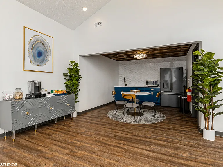 Silvertree at Little Turtle Apartments — Photo 52