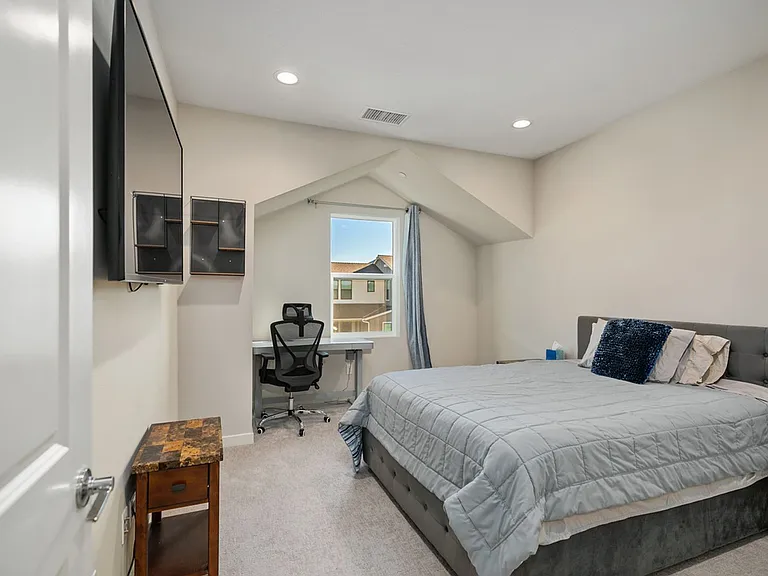 81 Alienta Ln — Photo 11