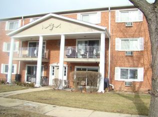 10 E Lillian Ave APT 2D, Arlington Heights, IL 60004