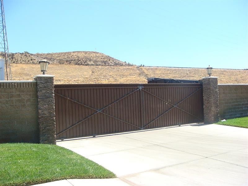 2nd image of 32170 Castaic Rd