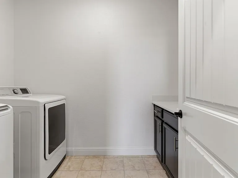 510 E Albertina Ave — Photo 48