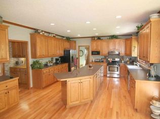 2989 Canyon Rd, Chaska, MN 55318