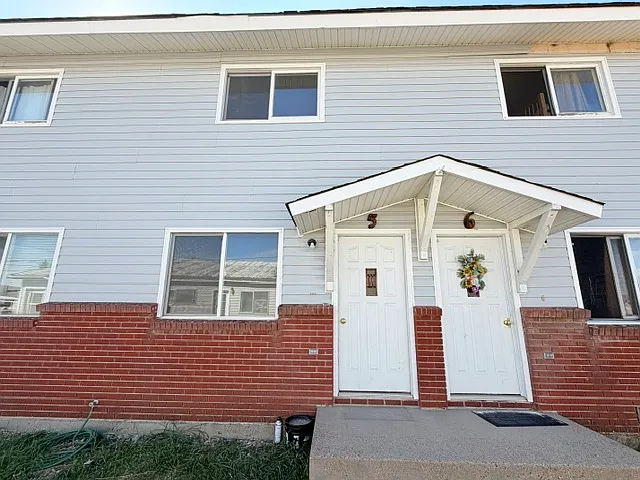 2 bed, 1.5 bath, 800 sqft, $1,300 — Photo 1