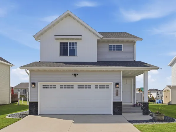 829 Cathy Dr W, West Fargo, ND 58078