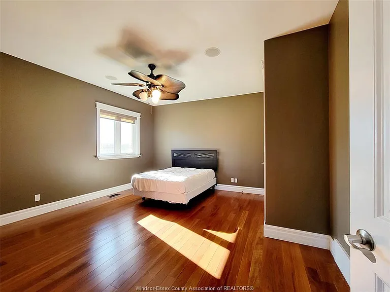 7835 Broderick Rd — Photo 24