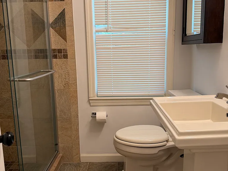 114 Alders Dr — Photo 8