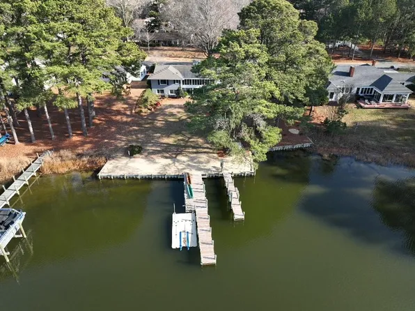 44 Ames St, Onancock, VA 23417